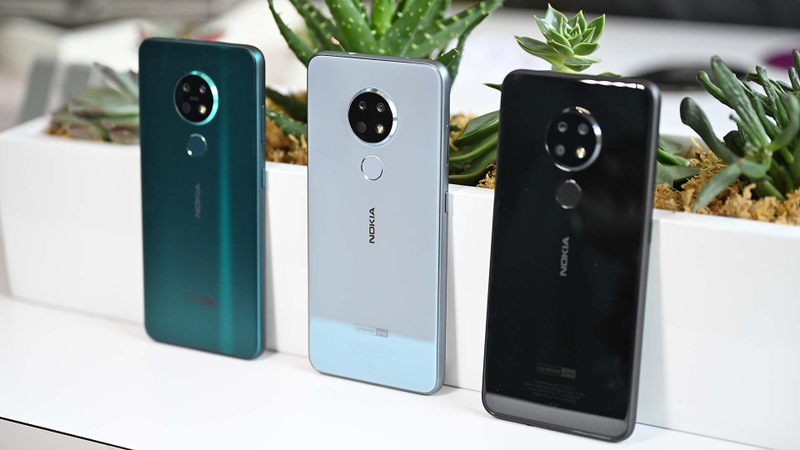 The easiest way to tell the 6.2 and 7.2 apart is to look for the Zeiss branding on phone’s rear camera.